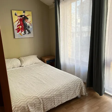 Spacious 2-bedroom Oasis In דירה וארנה